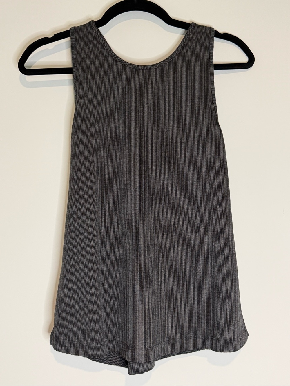 HEM & THREAD - Sleeveless Ribbed Twist Back Tank Top
